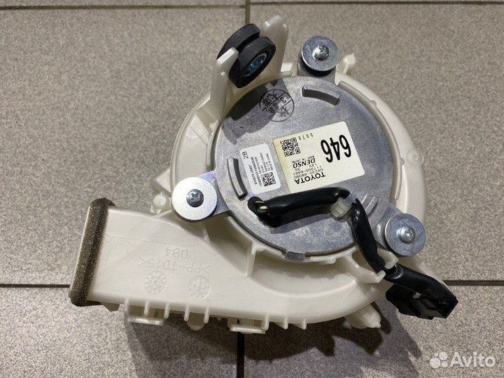 Мотор охлаждения батареи задний правый Toyota