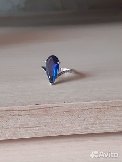 Серебряное кольцо с сапфиром