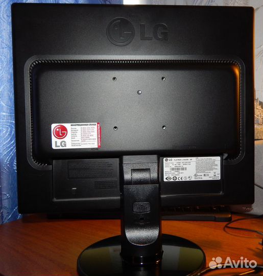 Монитор LG L1942SE