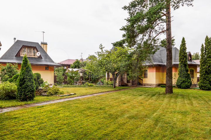 Дом 198,4 м² на участке 15 сот.