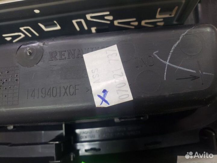 Рамка магнитолы Renault Logan 2