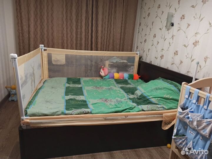 Защитный бортик для кровати