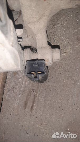 Выключатель стоп сигналов на Митсубиси Лансер 10