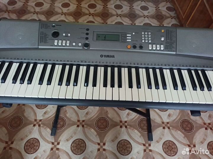 Yamaha psr r300