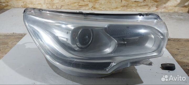 Фара ксеноновая передняя правая Citroen C4