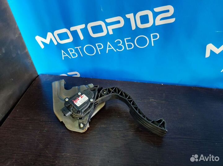 Педаль газа Renault Logan 2