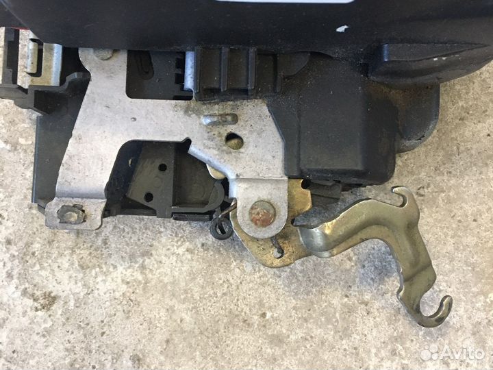 Замок задней левой двери Skoda Octavia A5 (3414)