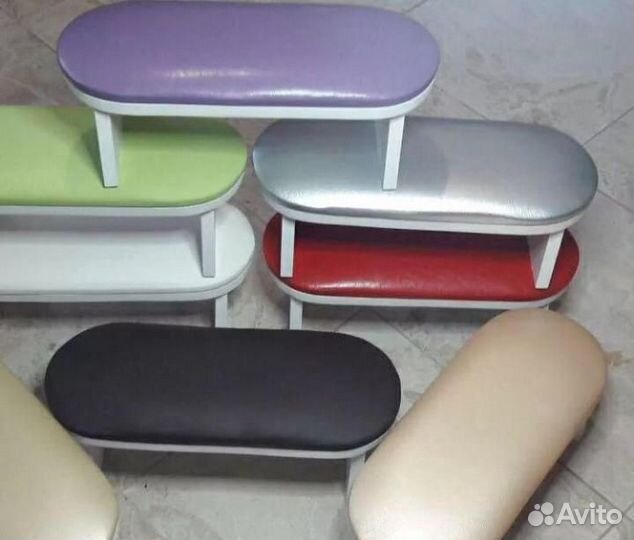 Подставки для рук мастера маникюра