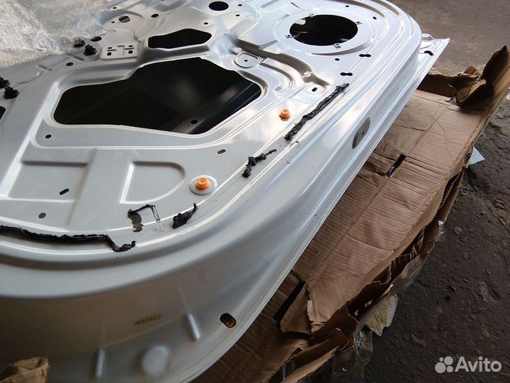 Продам задние белые двери Ларгус