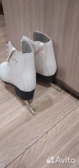 Коньки фигурные белые 34-35р