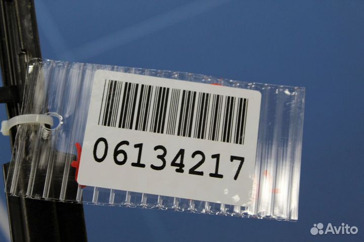 Молдинг стекла задней правой двери Toyota Avensis