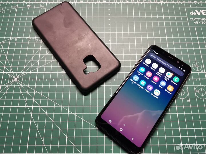 Samsung Galaxy A8 (2018), 4/32 ГБ
