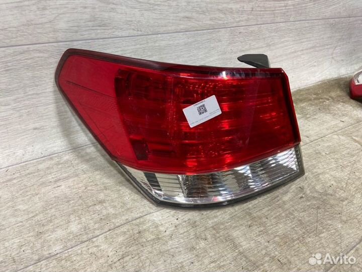 Фонарь лев. Subaru Outback