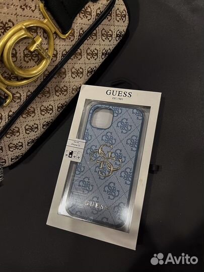 Чехлы на iPhone 13 Guess
