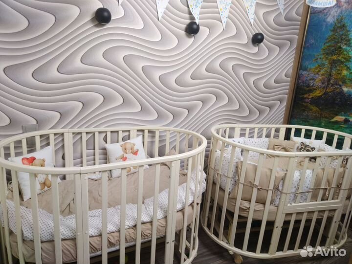 Детская кроватка с маятником