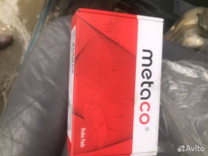 Тормозные колодки на mercedes новые