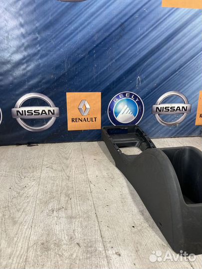 Центральная консоль между сидений renault megane 2