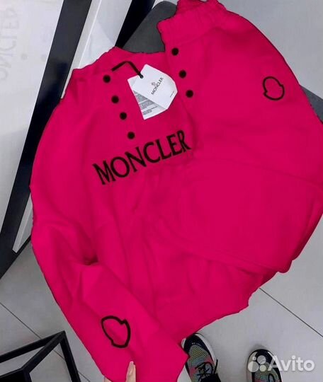 Спортивный костюм женский