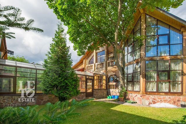 Дом 310 м² на участке 15 сот.