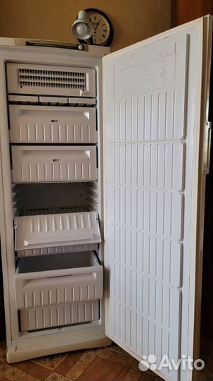 Морозильный шкаф Indеsit SFR 167 NF002