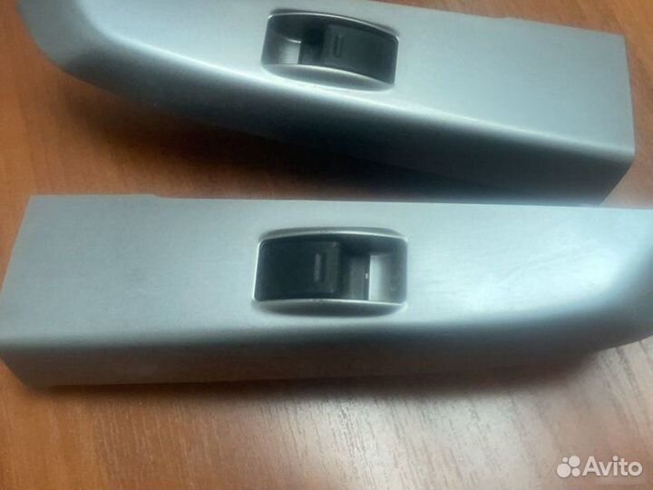 Накладка стеклоподъмника Toyota Hilux