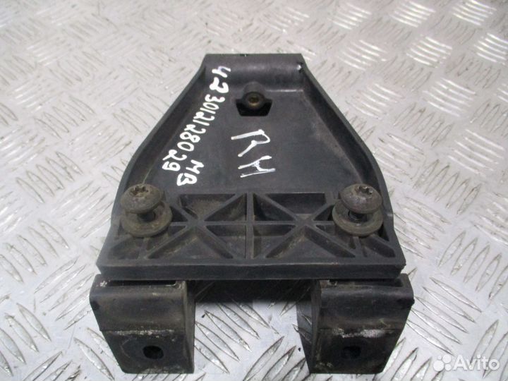 Кронштейн спойлера кабины Mercedes-Benz A960793891