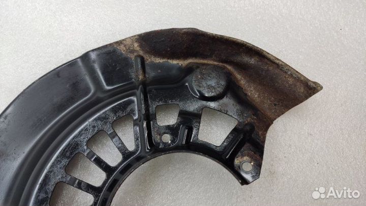 Пыльник тормозного диска передний левый Toyota