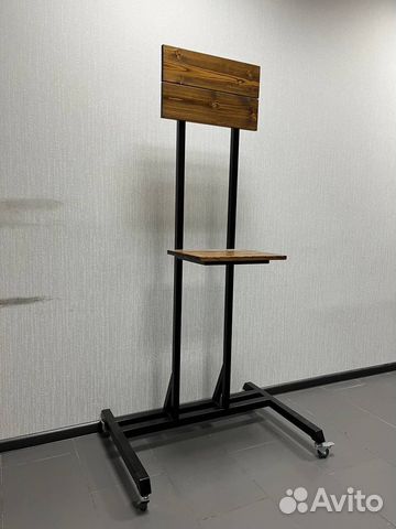 Стойка для телевизора на колесах