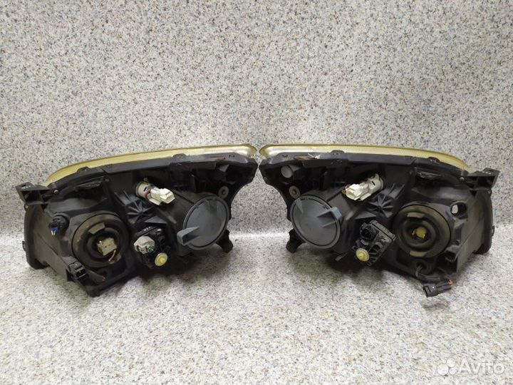 Фара передняя Toyota Avensis T250 2007