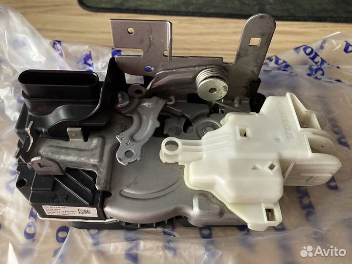 Volvo 31440390 замок двери