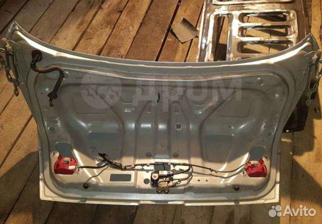 Крышка багажника Nissan skyline v35