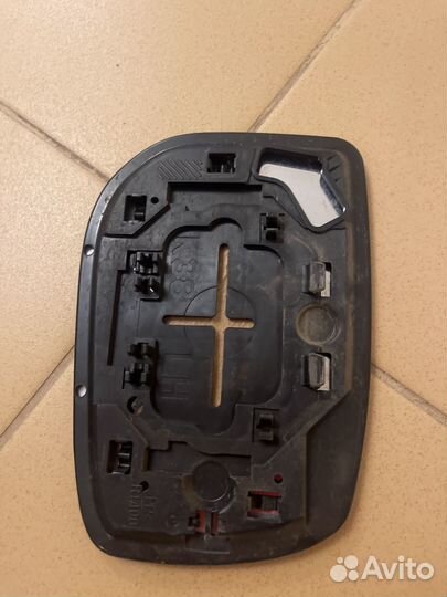 Боковое зеркало левое на Toyota Ist