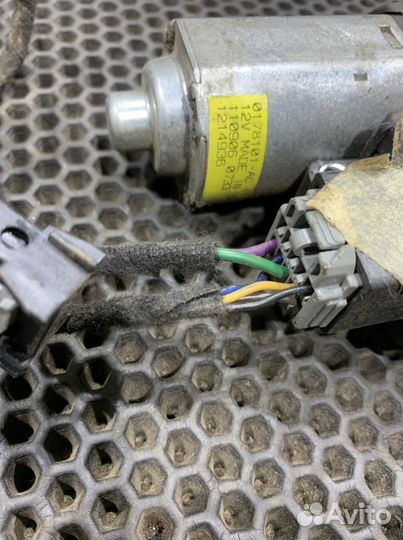 Моторчик люка ML 164 GL W164 Mercedes A1648201442