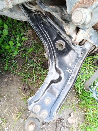 Рычаг нижний правый Chevrolet Lacetti