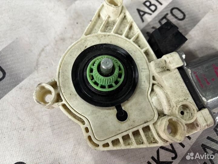 Моторчик стеклоподъемника передний левый Mercedes