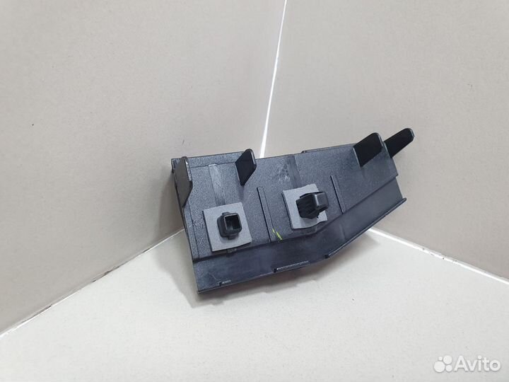 Направляющая заднего бампера правая Corolla E12