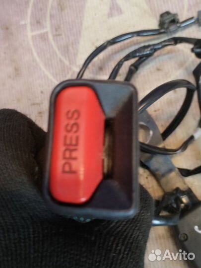 Замок ремня безопасности Mitsubishi Outlander Xl