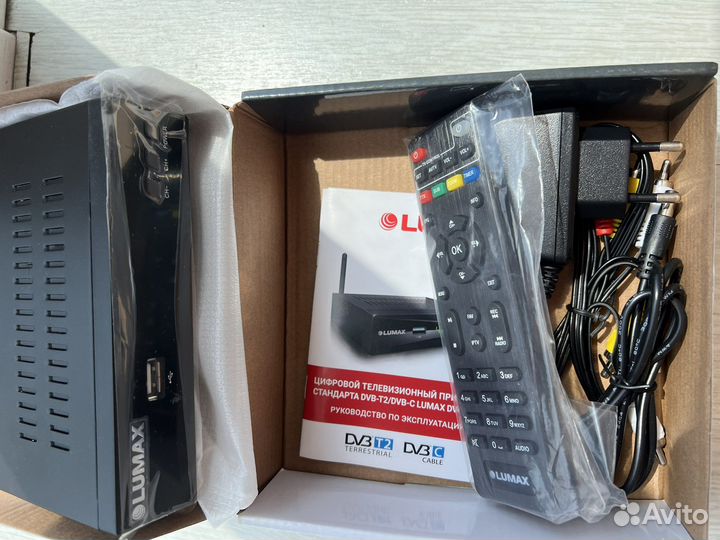 Приставка DVB-T2 Lumax DV4210HD