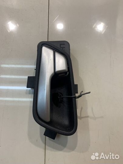 Ручка двери (задняя, левая, внутренняя)