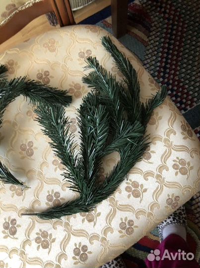 Еловые ветки