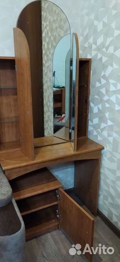 Туалетный столик, трельяж