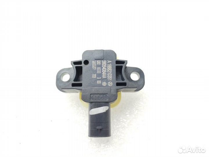 Датчик удара передний левый Mercedes-Benz