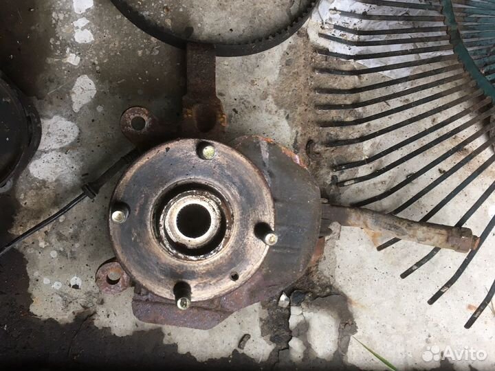 Поворотный кулак-цапфа левый для Шевроле Лачетти