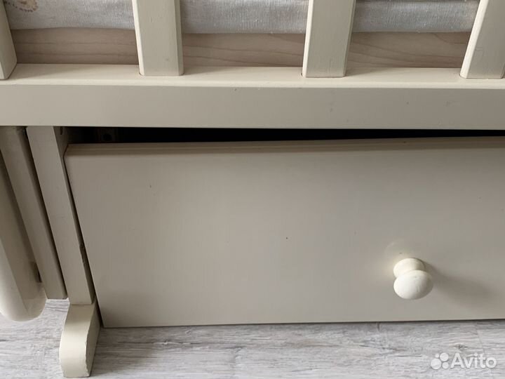 Детская кровать с маятником