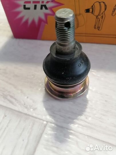 Шаровая верхняя переднего рычага Toyota Mark II