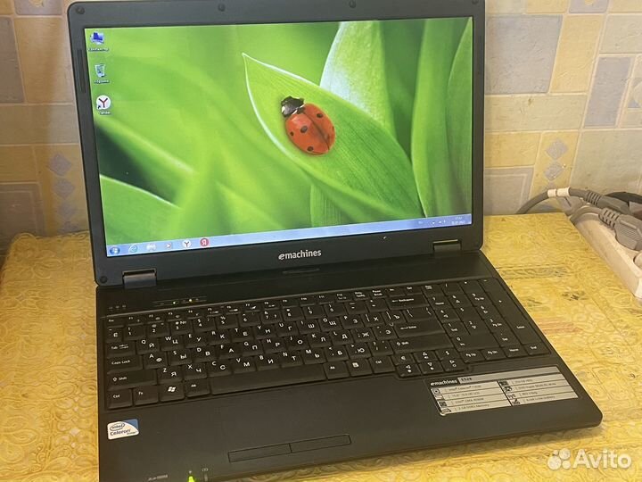 Ноутбук emachines e528