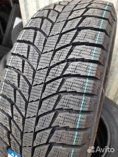 Triangle PL01 235/45 R18