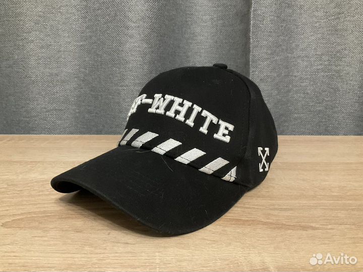 Бейсболка off white