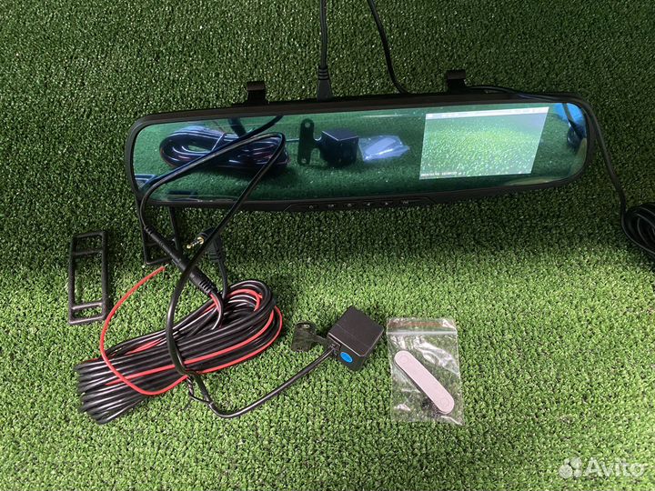 Видеорегистратор с камерой заднего вида