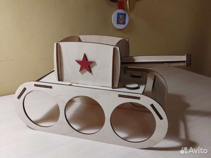 Танк сувенирный игрушка